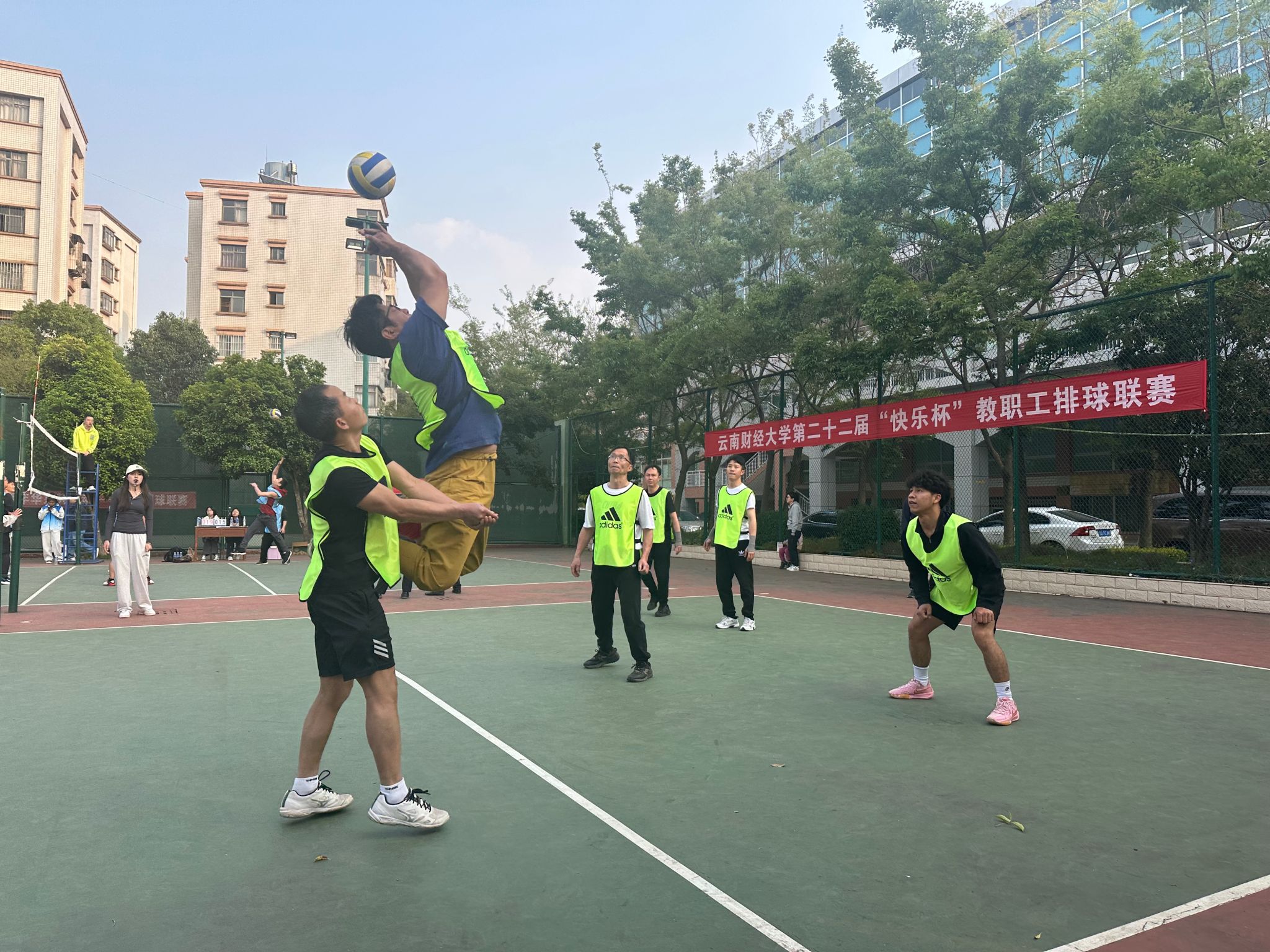 william威廉中文官网第二十二届“快乐杯”教职工排球联赛精彩组图